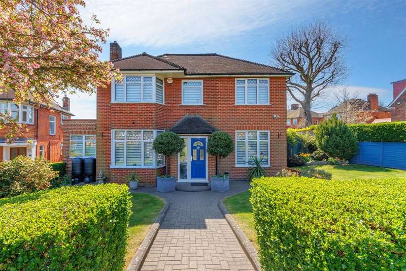 4 Bedrooms Detached House for sale in Greystoke Gardens, EN2