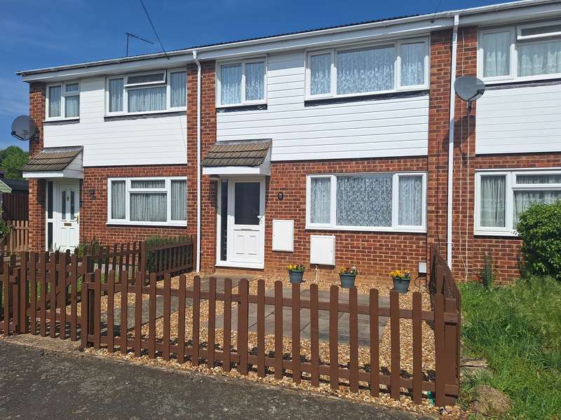 3 Bedrooms Terraced House for sale in Holly Close, Biggleswade, SG18
