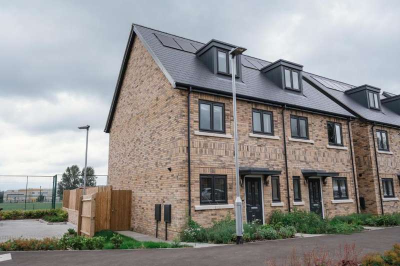 3 Bedrooms Semi Detached House for rent in Hurley Drive, Bracknell, RG12