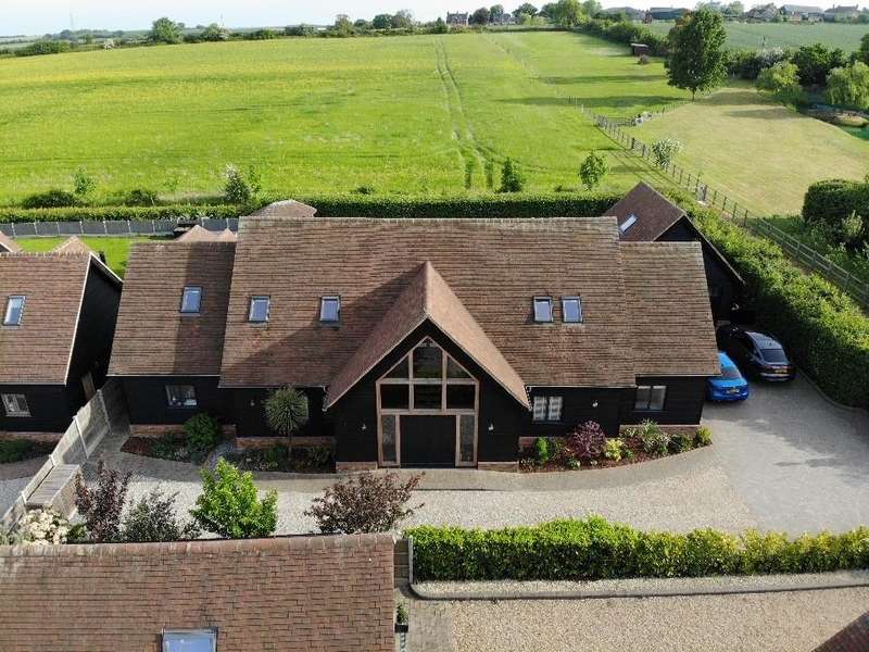 5 Bedrooms Detached House for sale in Cold Norton, CM3