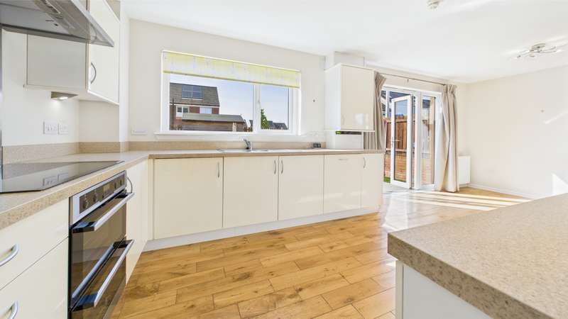 2 Bedrooms Bungalow for sale in Boghall Drive, Bishopton, PA7