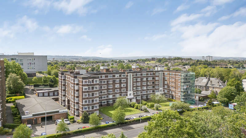 2 Bedrooms Flat for sale in Kelvin Court, Claythorn, G12