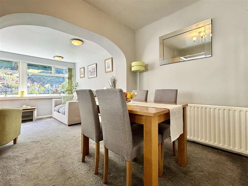 3 Bedrooms Semi Detached House for sale in Ascot Drive, Bradford, BD7