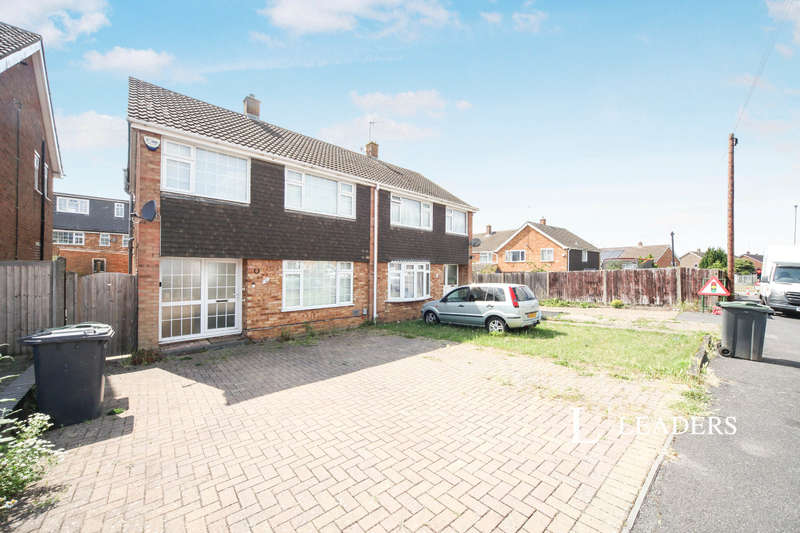 3 Bedrooms Semi Detached House for rent in Radnor Road, LU4