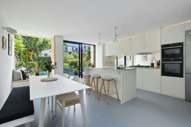 4 Bedrooms Terraced House for sale in Prospero Road Whitehall, N19