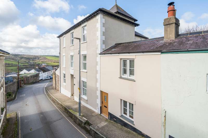 2 Bedrooms House for sale in Mill Street, Torrington, Devon, EX38