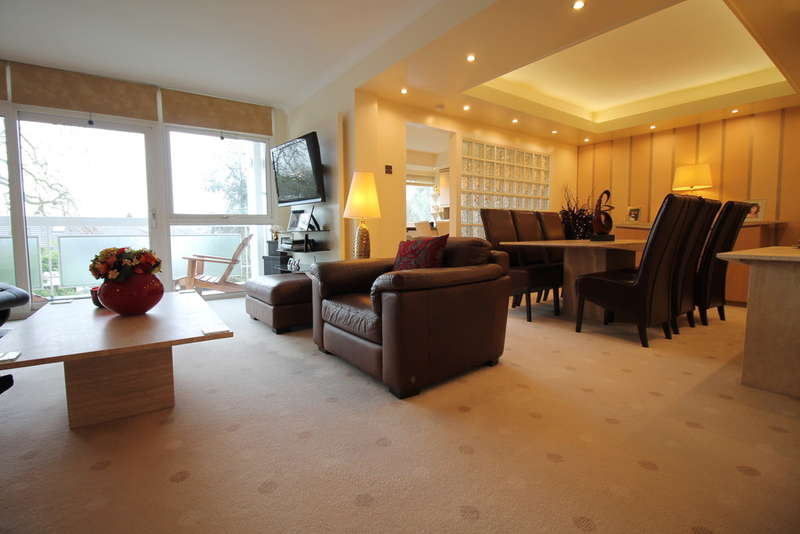 Property for Sale in The Bowls, Chigwell, Ig7