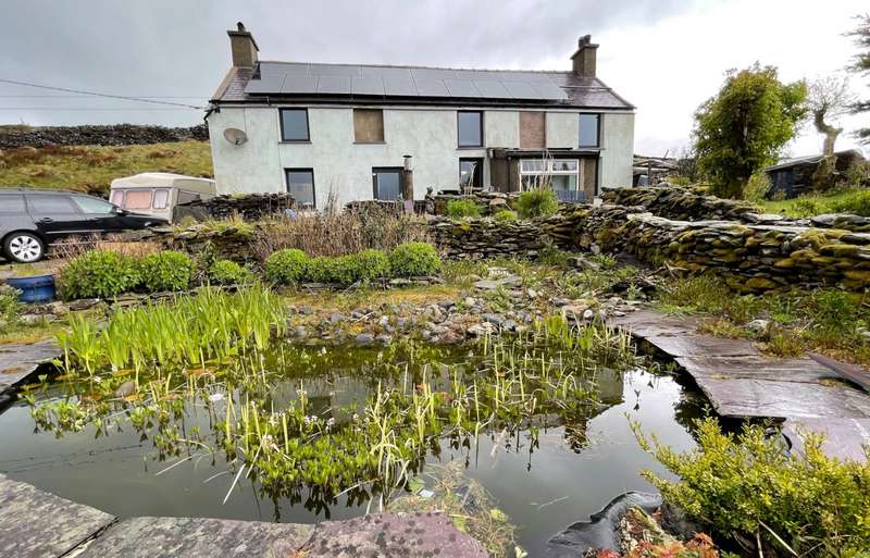 Property for Sale in Cilgwyn, Carmel, Caernarfon, Gwynedd, Ll54