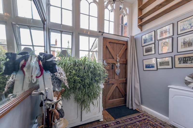 Property for Sale in Bedroom House Semi Detached In Davenham, Cw9