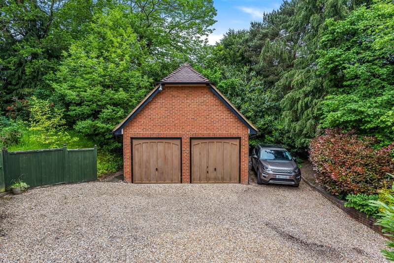 Property for Sale in Jubilee Road, Finchampstead, Berkshire, Rg40 3ru