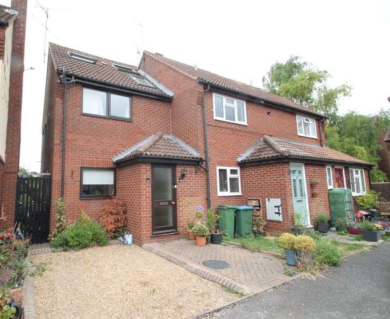 2 Bedrooms Property for sale in Jacksons Close, Edlesborough, Buckinghamshire, LU6