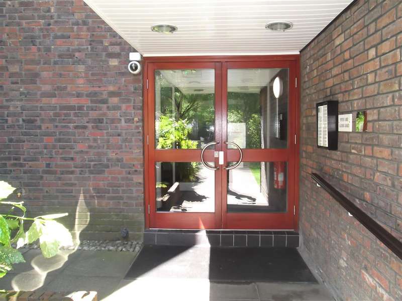 Property for Sale in Lodge Close, Edgware, Ha8