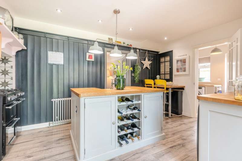 Property for Sale in Poplar Avenue, Windlesham, Surrey, Gu20