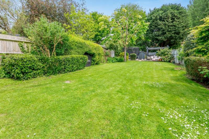 Property for Sale in Poplar Avenue, Windlesham, Surrey, Gu20