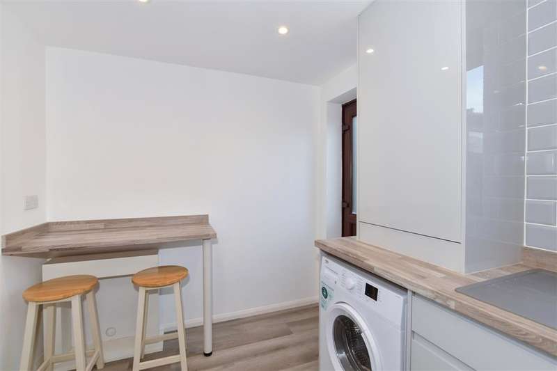 Property for Sale in Willowmead, Leybourne, Kent, Me19