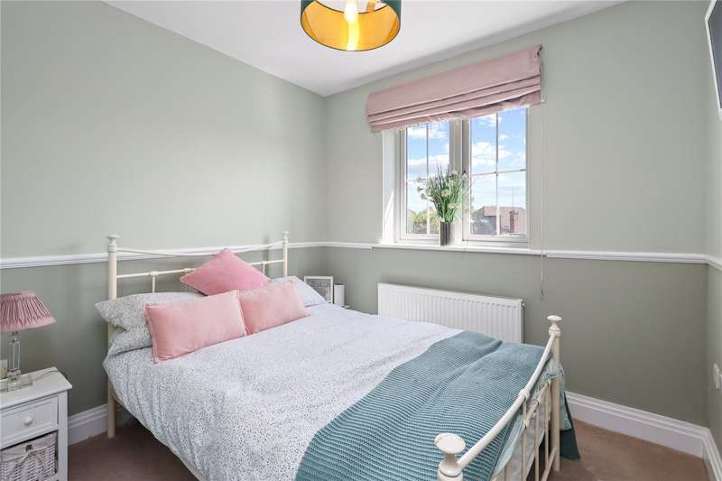 Property for Sale in Trenchard Close, Hersham, Waltononthames, Surrey, Kt12