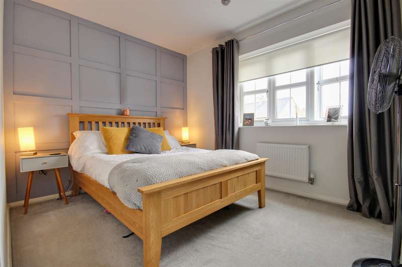 Property for Sale in Hamlet Drive, Kingswood, Hu7