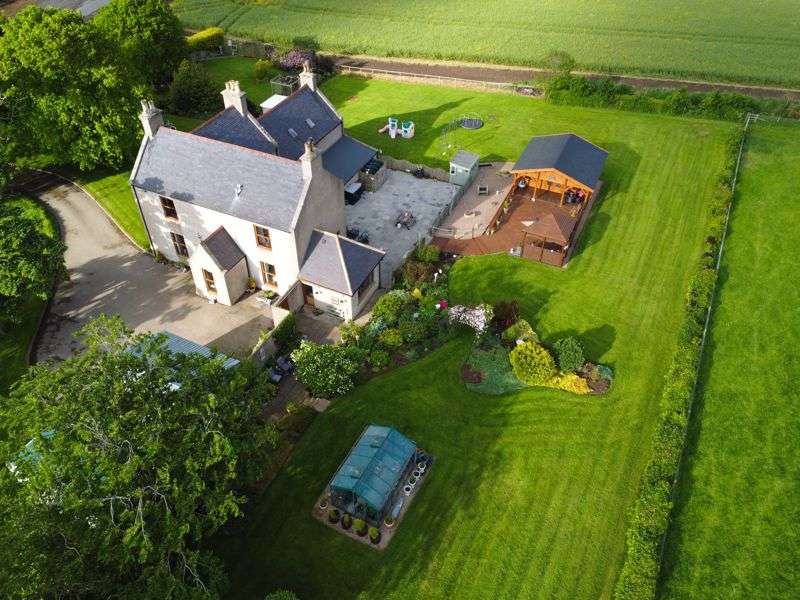 5 Bedrooms Property for sale in , AB45