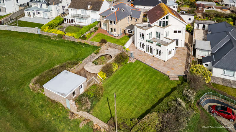5 Bedrooms Detached House for sale in Springfield Avenue, Porthcawl, CF36