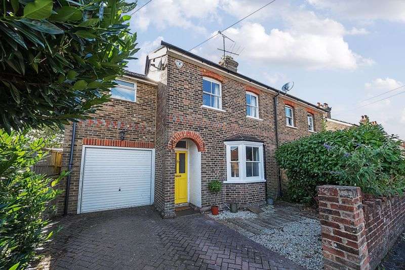 4 Bedrooms Property for sale in Eastwood Road, Bramley, GU5