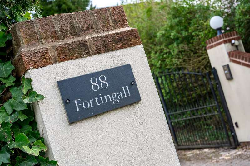 4 Bedrooms Detached House for sale in Hollin Lane, Styal, Wilmslow, SK9