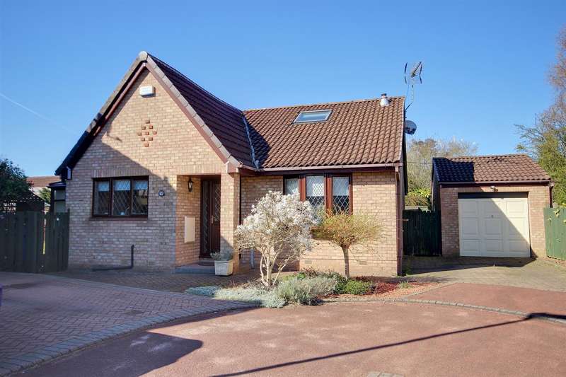 4 Bedrooms Detached Bungalow for sale in Conifer Close, Hull, HU5