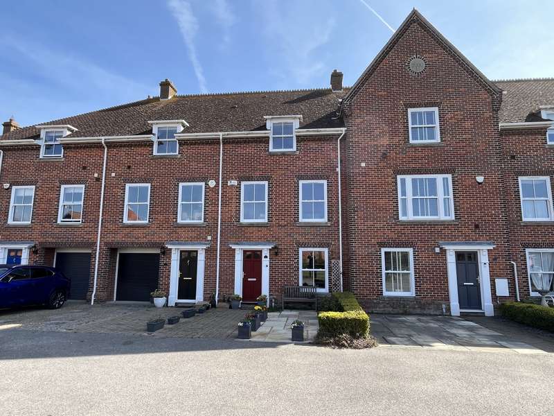 4 Bedrooms Town House for sale in Red Hall Court, Felixstowe, IP11