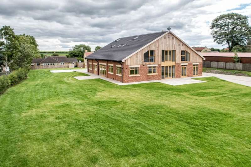 5 Bedrooms House for sale in Saxton, Main Street, Tadcaster, LS24