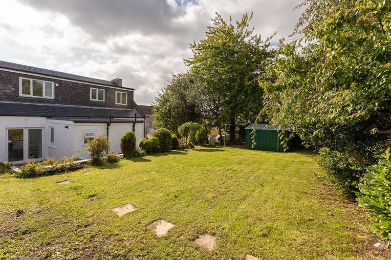 4 Bedrooms Detached House