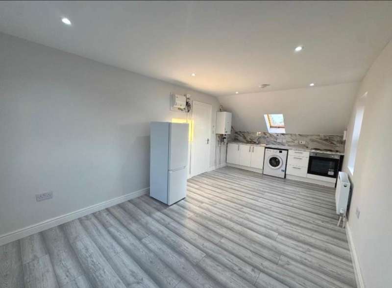 2 Bedrooms Apartment Flat for rent in Tilehurst Road, Reading, RG30
