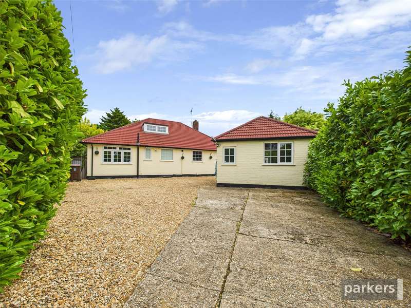 3 Bedrooms Bungalow for sale in Hilltop Road, Earley, Reading, Berkshire, RG6