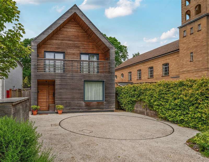 4 Bedrooms Detached House for sale in New Wokingham Road, Crowthorne, Berkshire, RG45