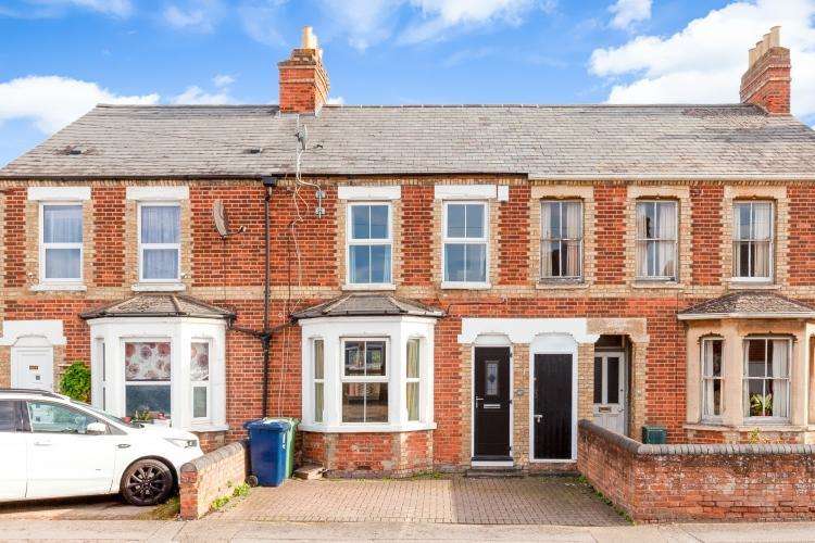 3 Bedrooms Terraced House