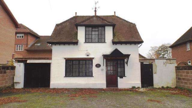 2 Bedrooms Detached House for rent in Parkside Road, Reading, RG30