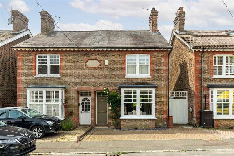 3 Bedrooms Semi Detached House for sale in Gower Road, Haywards Heath, RH16