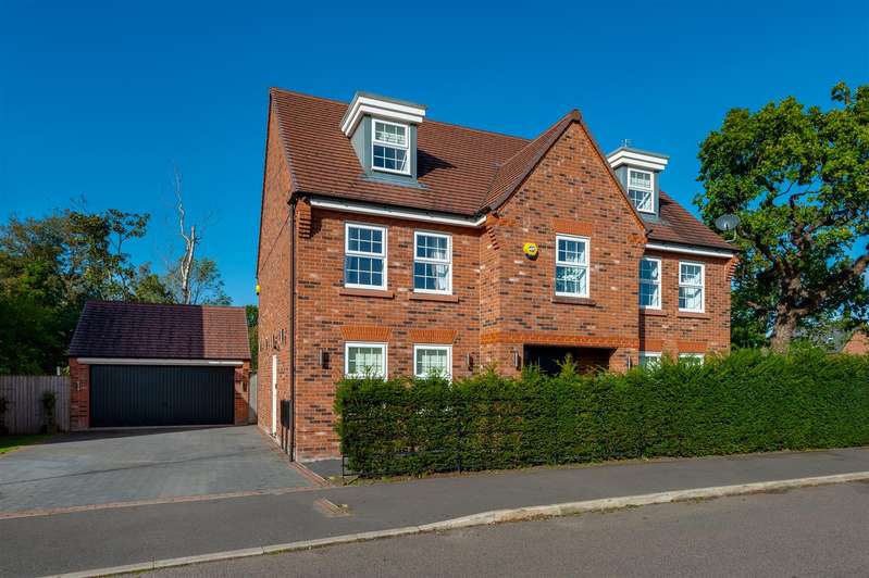 5 Bedrooms Detached House for sale in Bramwell Way, Wilmslow, SK9