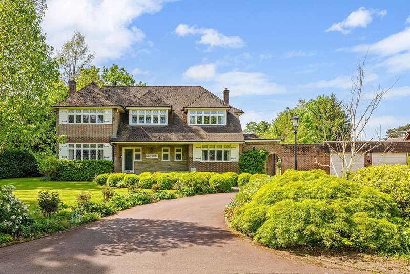4 Bedrooms House for sale in Headley Road, Leatherhead, Surrey, KT22