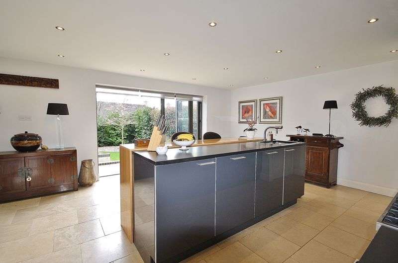 Property for Sale in 116 Woodstock Road Witney Ox28 1dy