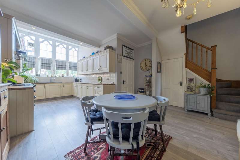 Property for Sale in Bedroom House Semi Detached In Davenham, Cw9