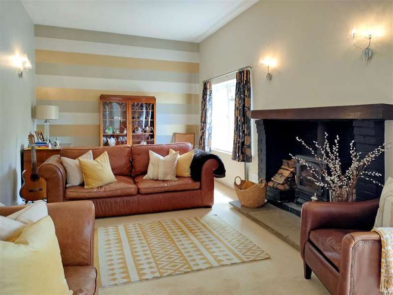 Property for Sale in Goodwood Close, Midhurst, Gu29