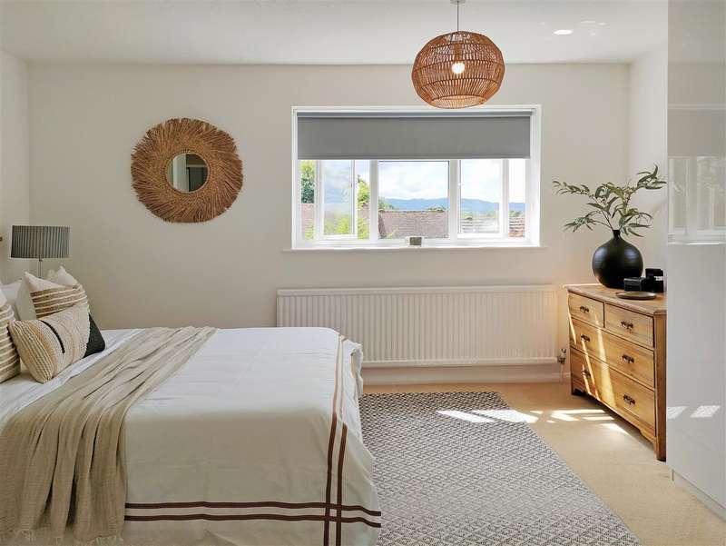 Property for Sale in Goodwood Close, Midhurst, Gu29