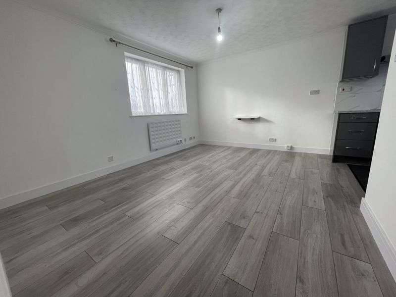 1 Bedroom Property for rent in Bedroomt Floor Fully Refurbished Apartment - Edgware, HA8