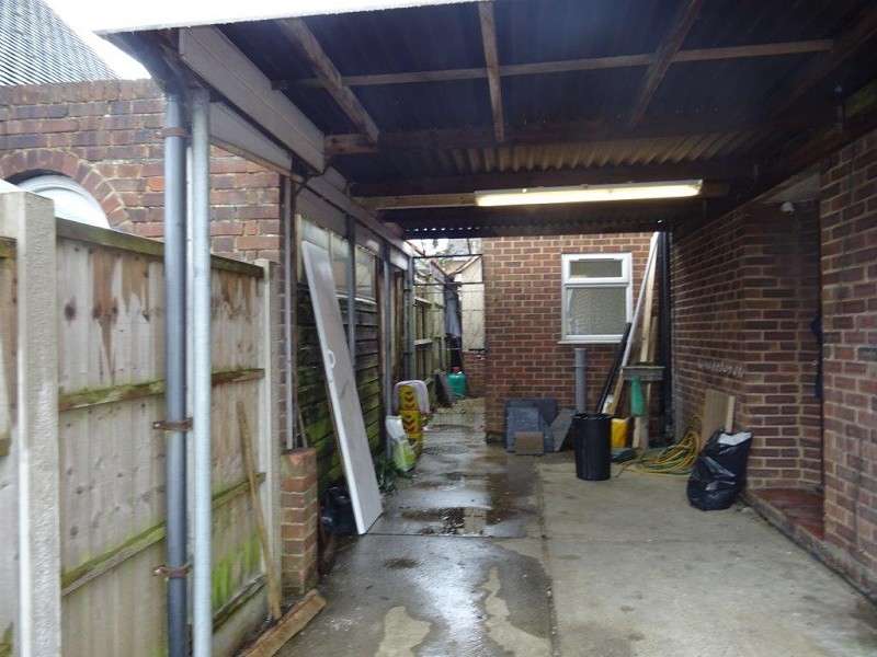 Property to rent in Main Road, Chattenden, Rochester, Kent, Me3