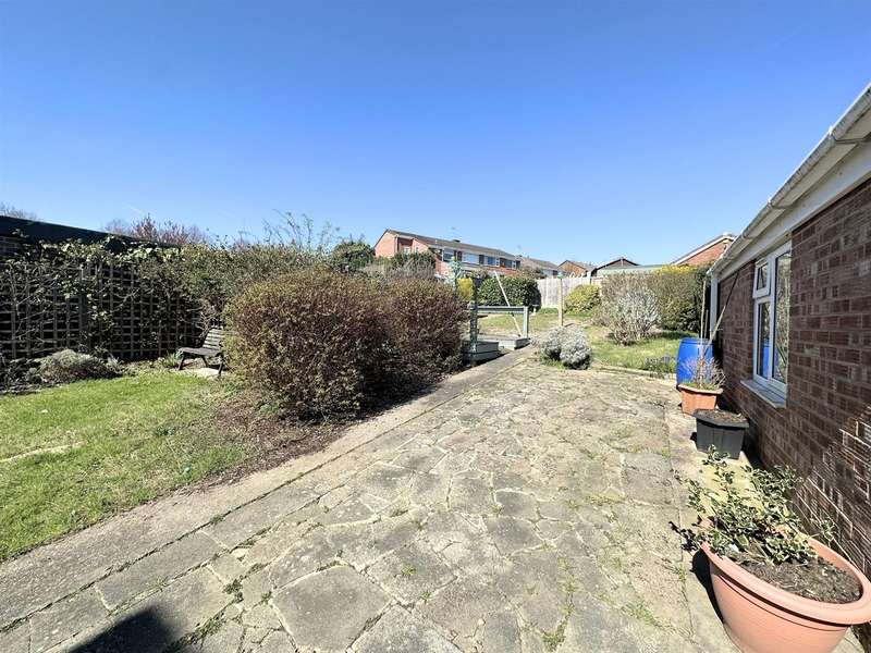 Property for Sale in Woodfield Drive, Swadlincote, De11