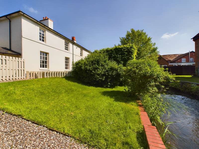 Property to rent in Fernbrook, Pangbourne, Rg8