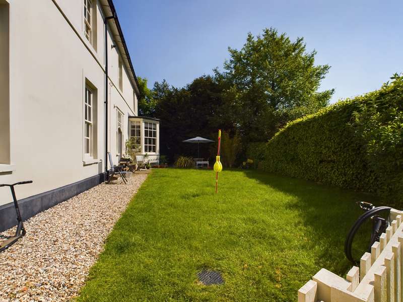 Property to rent in Fernbrook, Pangbourne, Rg8