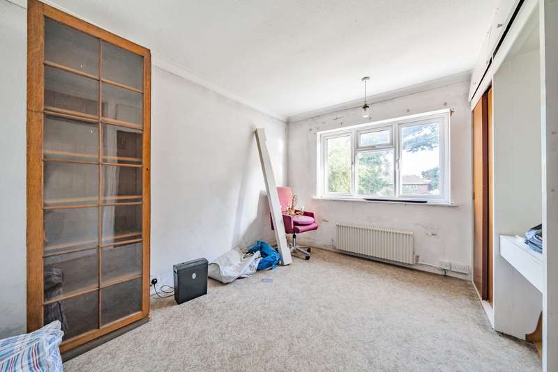 Property for Sale in Lovelace Drive, Pyrford, Surrey, Gu22