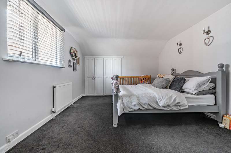 Property for Sale in Portsmouth Road, Horndean, Po8