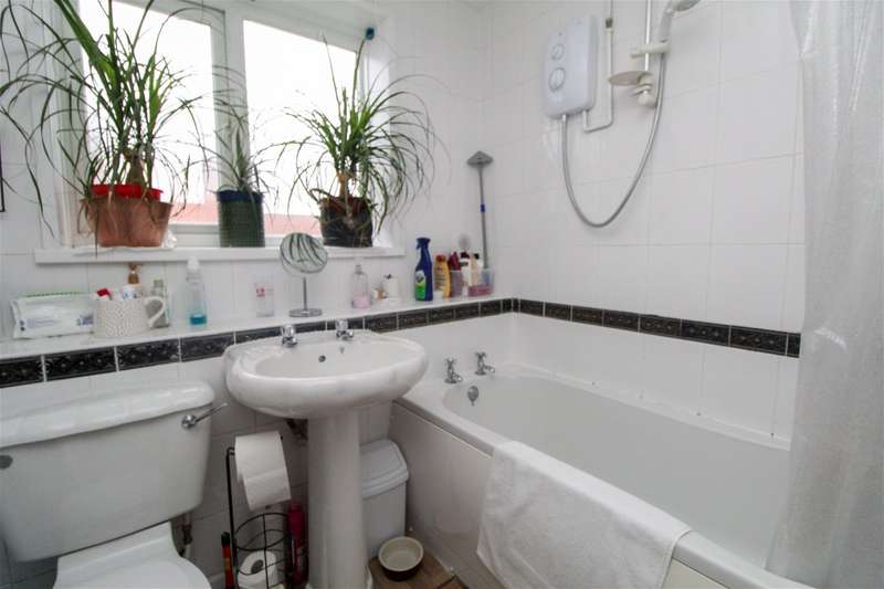 Property to rent in Chestnut Drive, Kingsteignton, Tq12