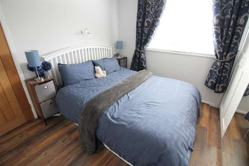 Property for Sale in Earlswood Crescent, Kippax, Leeds, Ls25